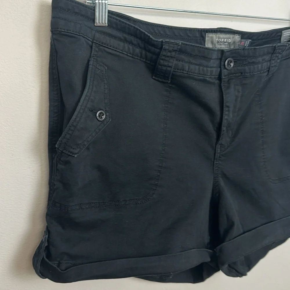 Torrid 3.5 Inch Military Stretch Twill Mid-Rise Short S 20/ 2X